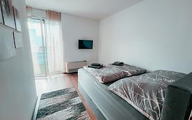 Vienna Shopping Center 3 Apartment